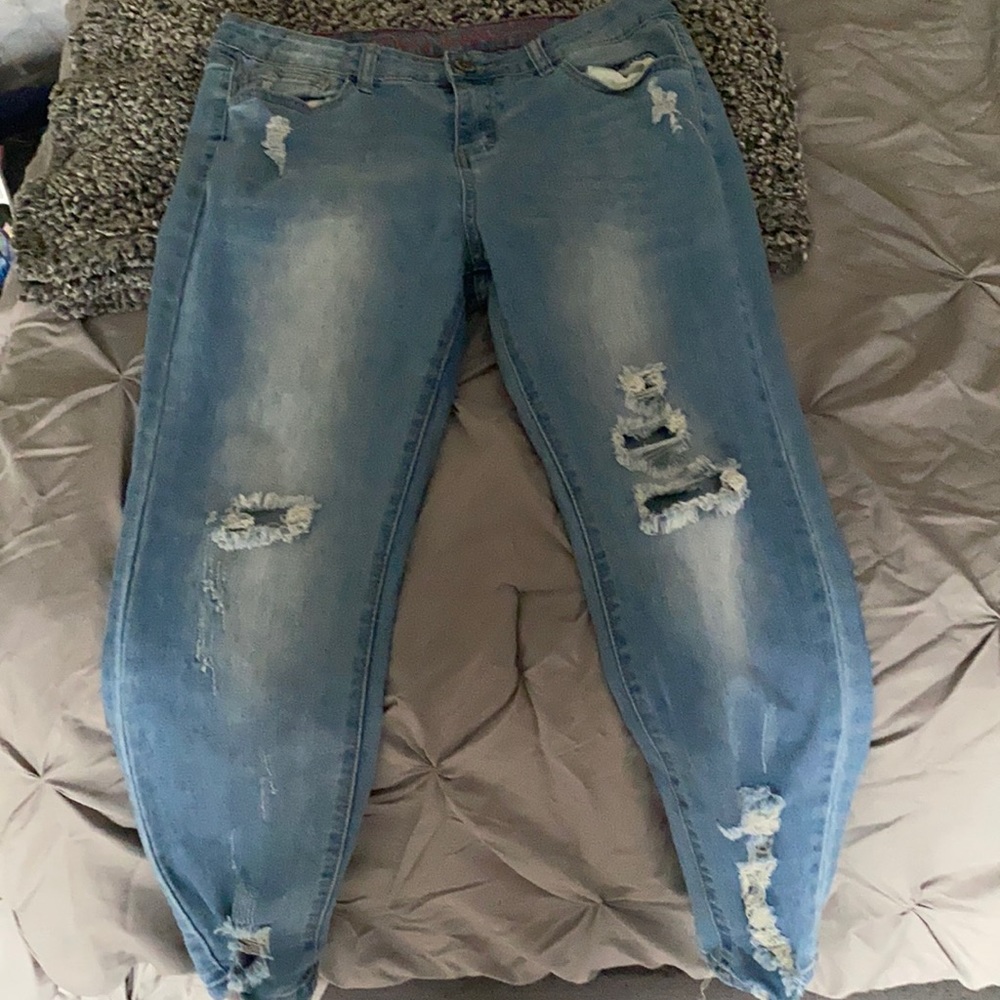 Ripped skinny jeans !